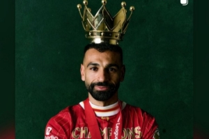 范戴克社媒转发照片致敬萨拉赫：传奇！