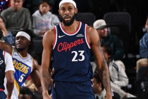 卢：不知道以赛亚·杰克逊还能背打小个&篮下终结 这方面很厉害