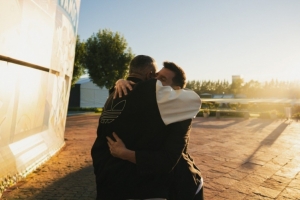 奥莱报：梅西与塔皮亚的良好关系不应成为派系攻击的口实