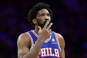 厉害！恩比德最近6场比赛场均得到30分