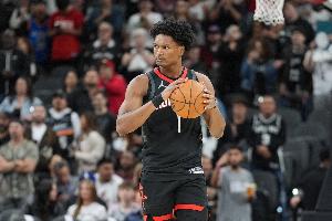 发球失误直接结束！阿门8中4拿到11分9板10助2帽