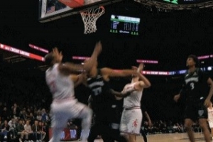 别伤害他英俊的面庞！戈贝尔贴防杜兰特犯规 一巴掌打到后者面部