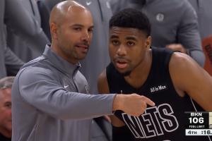 演都不演了？篮网最后先慢三步上篮过桥 然后后场扔三分直接结束