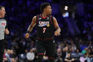 三人组团目前联盟共有3人年龄40+：洛瑞、吉布森、詹姆斯