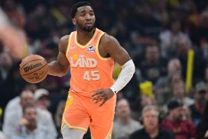 血轮眼战士！米切尔22中14砍下42分2板3助 连续得分杀死比赛