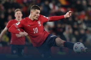 一罚点就响警报！爱尔兰球迷不满捷克球迷干扰球员，要求调查事件