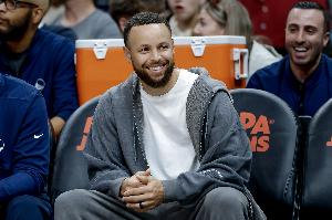 勇士将于明日公布库里兄弟及霍福德三名球员的伤情更新