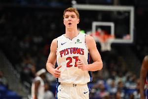 14中9得22分！杜伦：许尔特不只是纯射手 他和全队磨合得非常融洽