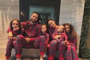 库嫂：库里睡觉很香 孩子哭也听不见 生完第4个孩子我才雇了月嫂