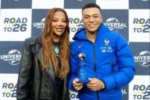 挑射破门！姆巴佩当选法国2-1巴西全场最佳球员