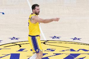 东契奇：我们现在就是一场一场打&不关注季后赛 等到时候再看