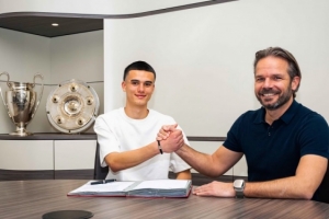 官方：拜仁签下16岁奥地利中场小将马特奥·马里奇，今夏加盟青训