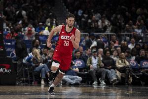 乌度卡：申京在防守方面很投入 对位锡安很专注&把他挡在甜点区外