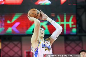 记者：春节前后的北京大不同 之前是怕强力内线现在是怕跑轰