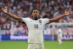 记者：英格兰必须确立贝林厄姆核心地位，否则是最大自毁长城行为