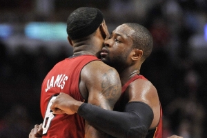 阿里纳斯：韦德本该有MVP&更多得分王 但他为詹姆斯牺牲了数据