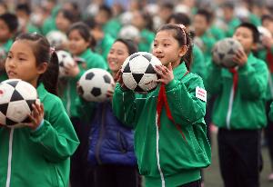 足球报：全国注册足球教练12.6万人，但精英青训教练缺口愈发明显