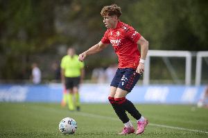 记者：穆尼奥斯曾在拉玛西亚待了3年，他直到19岁才被皇马签下