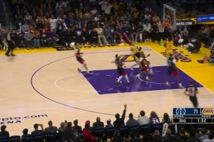 有点下饭！布朗尼反击1打0空篮没上进 范德比尔特补篮收拾残局