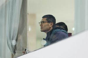 记者：邵佳一尝试不同阵型无可厚非 但无数次证明我们不会踢3中卫