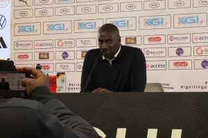 德天空：加纳主帅赛后得知记者生日，发布会上用德语唱生日歌祝福