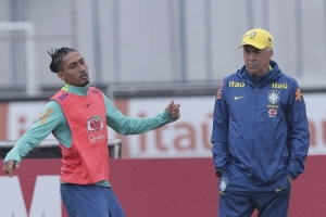 每体：拉菲尼亚受伤，部分原因是对巴西队内地位理解有误