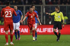 巧合？意大利4年前爆冷不敌北马、今天不敌波黑全都由蒂尔潘执法