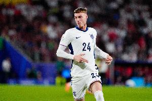 英格兰爆冷0-1负日本，帕尔默遭批：丢球就该回追，他却突然减速