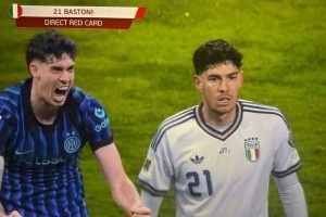 今日趣图：红牌！不要给意大利任何机会！巴斯托尼今天愚人节快乐