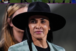 玛塔出席巴西vs克罗地亚友谊赛，作为巴西荣誉队长参加开球仪式