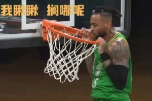 扣篮后挂筐引体向上吃到技犯！莫兰德：有时情不自禁就做了 抱歉
