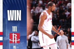 轻取27分6板8助正负值+28！火箭今日赢球海报：杜兰特紧握双拳