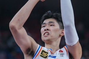 一个都没丢！邹阳半场打满20分钟 6投全中&2罚全中拿到14分