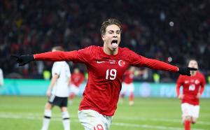 伊尔迪兹对阵科索沃禁区触球10次、成功过人4次，皆为全场最多