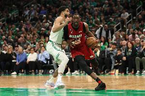 阿德巴约：看得出来塔图姆还没完全恢复好 我为他的坚持而骄傲