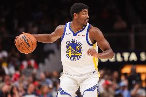 是真没人了！双向合同球员内威打了47分钟 14年巴恩斯后勇士首人