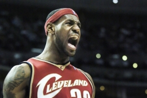 巴蒂尔：幼詹像辆火车一样只会冲筐 逼他在外线强投有时有效