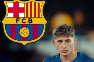 世体：19岁的乌拉圭后卫帕西菲科赢得认可，巴萨计划今夏买断他