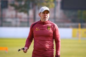 久帅：通过热身赛来精简球员 中国球员的优势是非常勤奋好学