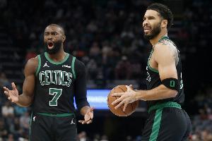 齐发力！布朗半场16中10轰24分&塔图姆13分12板4助