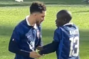 引争议！姆巴佩替补登场前，指示谢尔基把坎特的队长袖标拿来