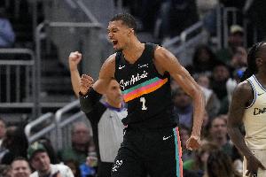 文班：看到有球员受伤的球队心里挺不是滋味 但比赛就是比赛