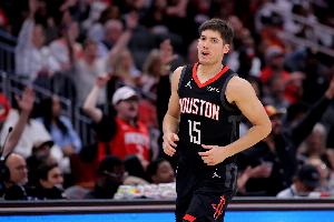 谢泼德谈背靠背替补和首发：没区别 无论何时上场都会做好准备