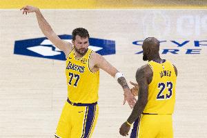 生涯场均得分+篮板+助攻之和：大帅57.4断档第1 东契奇第2老詹第8