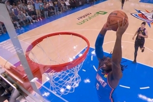 稳一点啊！里夫斯连续失误 多特抓机会独得5分打停湖人