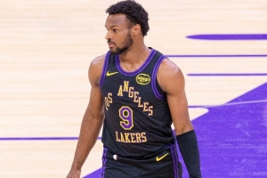 敢拼敢打就不错！布朗尼替补18分钟 8中4拿到10分1助1帽