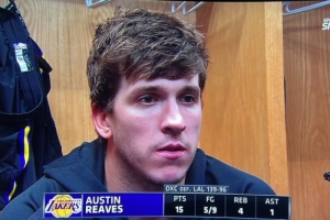 里夫斯：比赛开局我打得不好 首节就4个失误 要做得更好