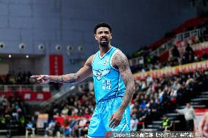 杀伤力十足！米奇10中4拿到20分15板1助2帽 罚球15中12