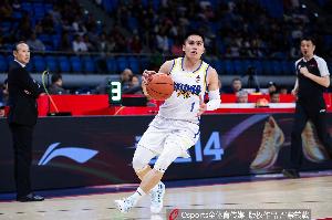 状态出色！陈盈骏半场8中4拿下14分3板3助 罚球8中5