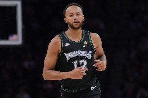 李凯尔出战26分钟 2中1拿到2分7板2助2断3帽&拿到2前场板